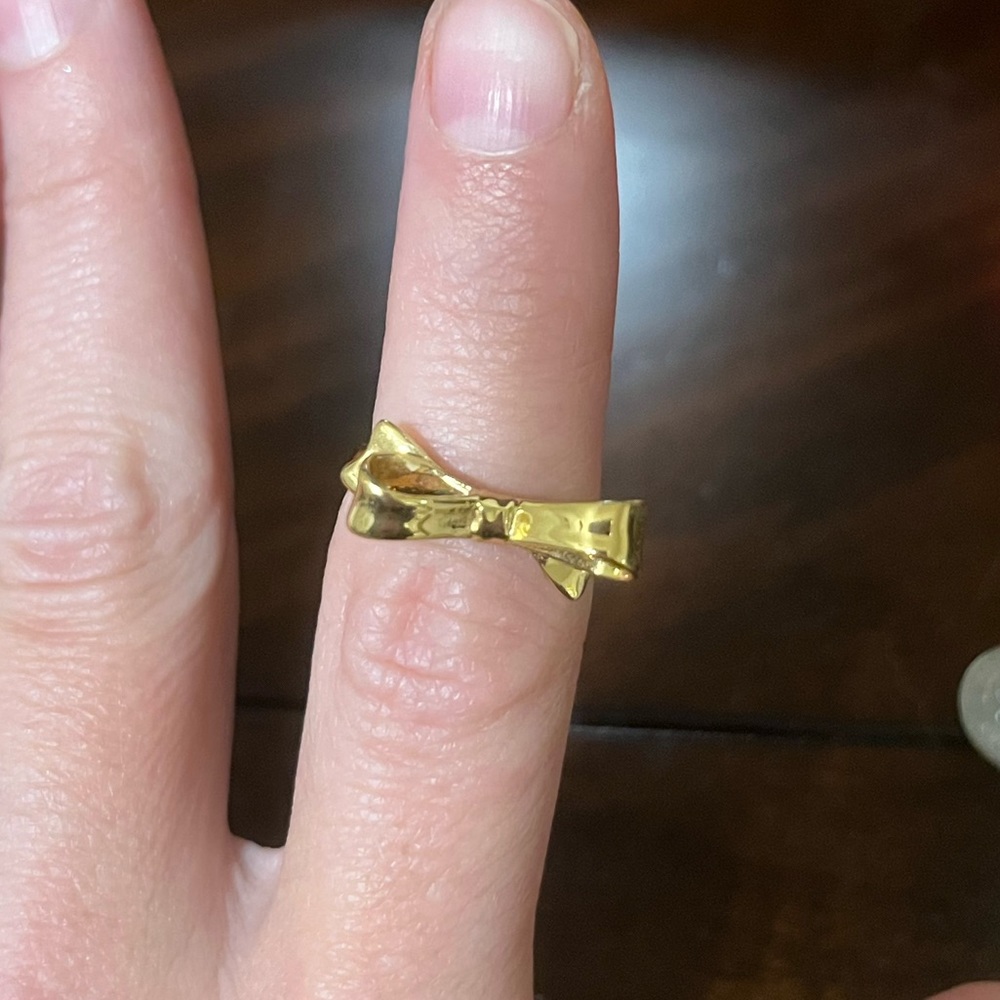 Gold bow ring size 6